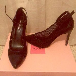 Black leather pumps/heels. NEW/ Never Worn